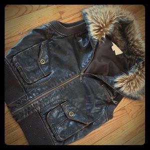 Faux leather vest size med